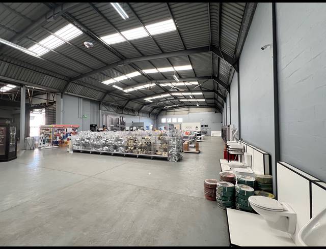 3,399M² WAREHOUSE FOR SALE IN BEACONVALE